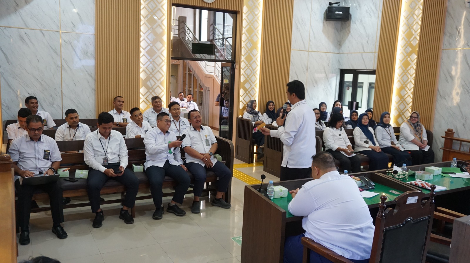 Perkuat transparansi dan pelayanan modern pn karawang selenggarakan bimtek keterbukaan informasi publik thumbnail