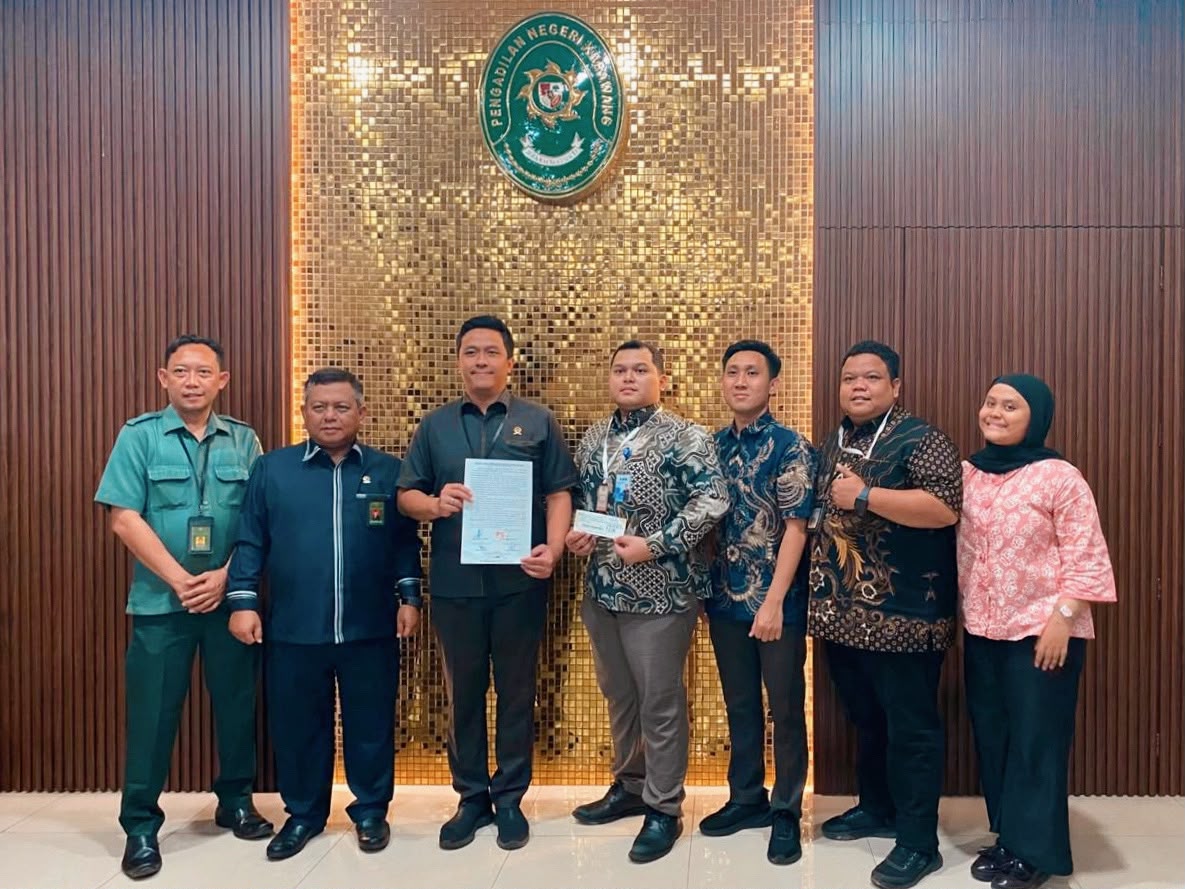 Pn karawangserahkan hasil lelang eksekusi rp17 miliar integritas layanan jadi prioritas thumbnail